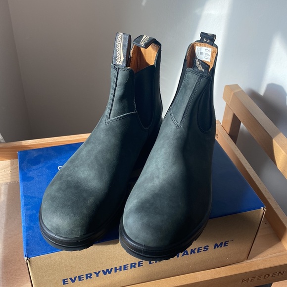 Size 10 Men’s Blundstone Boots- BRAND NEW in the box. - Picture 3 of 5